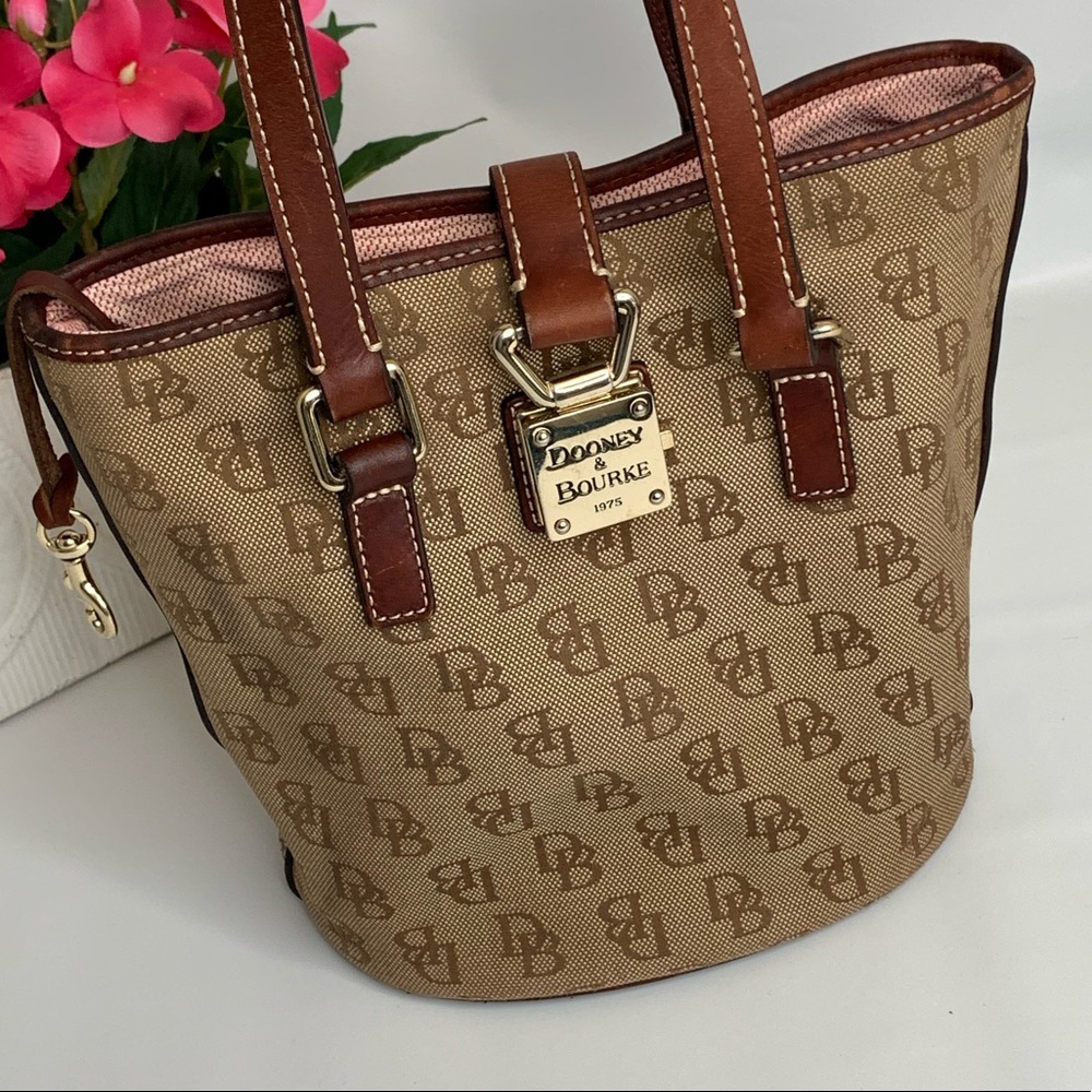 Dooney & Bourke Vintage Signature bucket tote